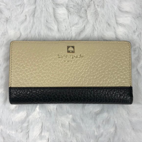kate spade Handbags - Kate Spade Black and Tan Snap Wallet 6.75”x 3.75”